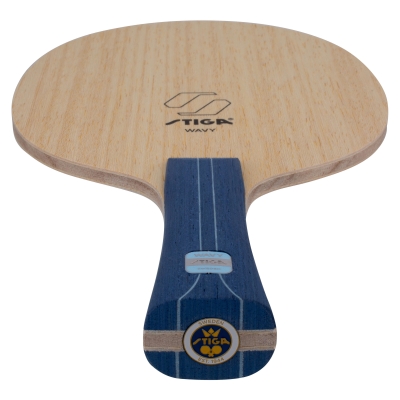 STIGA Wavy Ultra Fibre – detal powierzchni drewna z włóknami Wavy Ultra Fibre