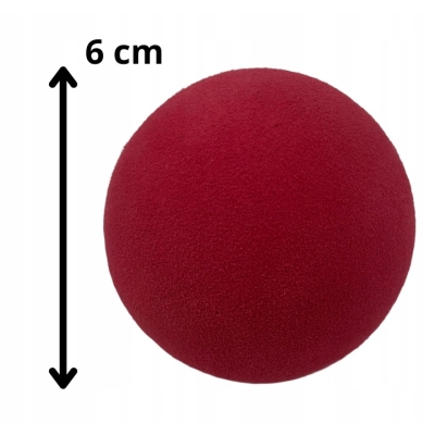 Detal piłeczki z zestawu Point – piankowa, idealna do gry w padla i tenisa plażowego.